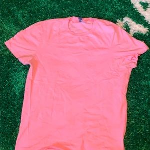 Bright pink unisex t shirt from H&M.